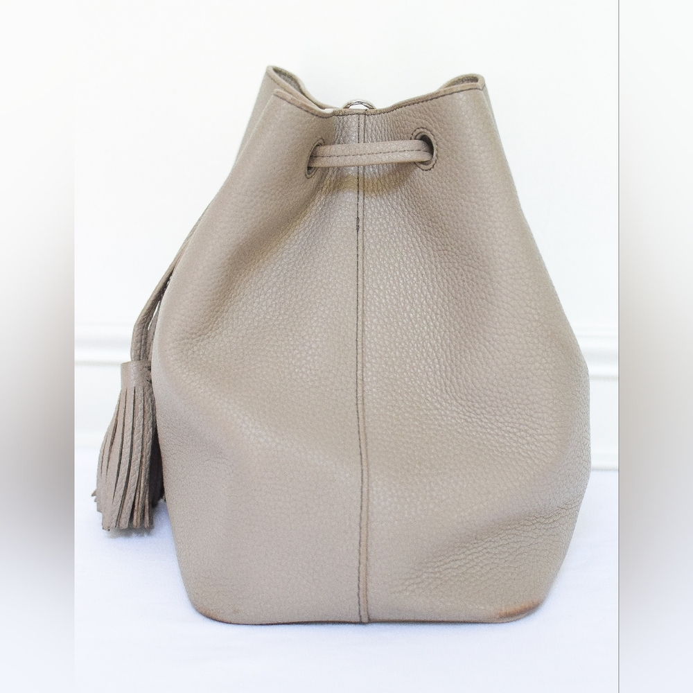 Tory Burch Pebbled Leather Drawstring Bucket Bag in Taupe - Picture 3 of 16